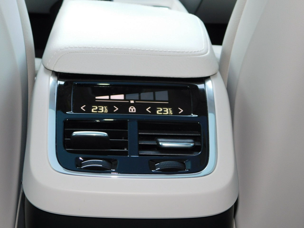 Volvo XC 60 - Zdjęcie 22