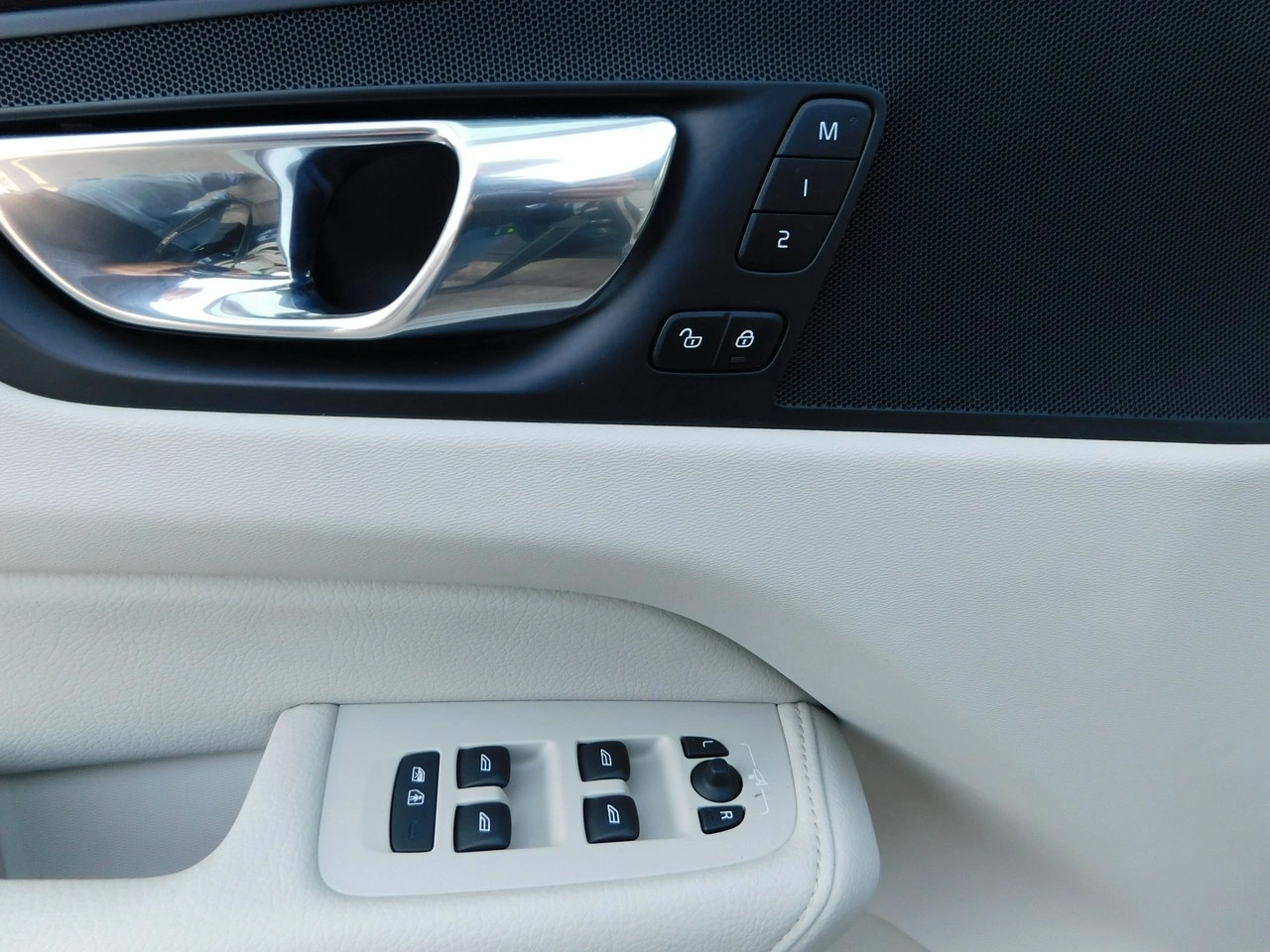 Volvo XC 60 - Zdjęcie 27