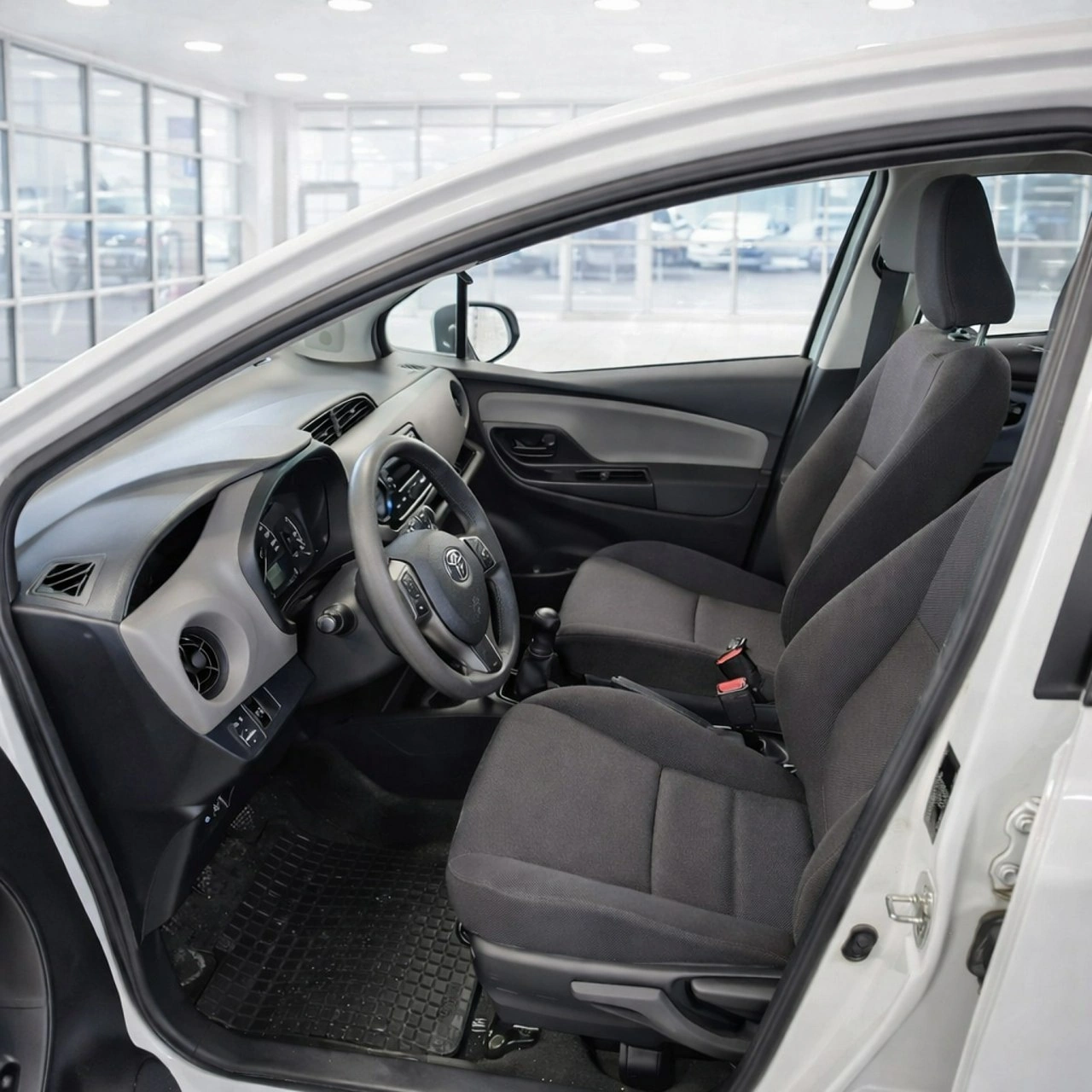 Toyota Yaris - Zdjęcie 2