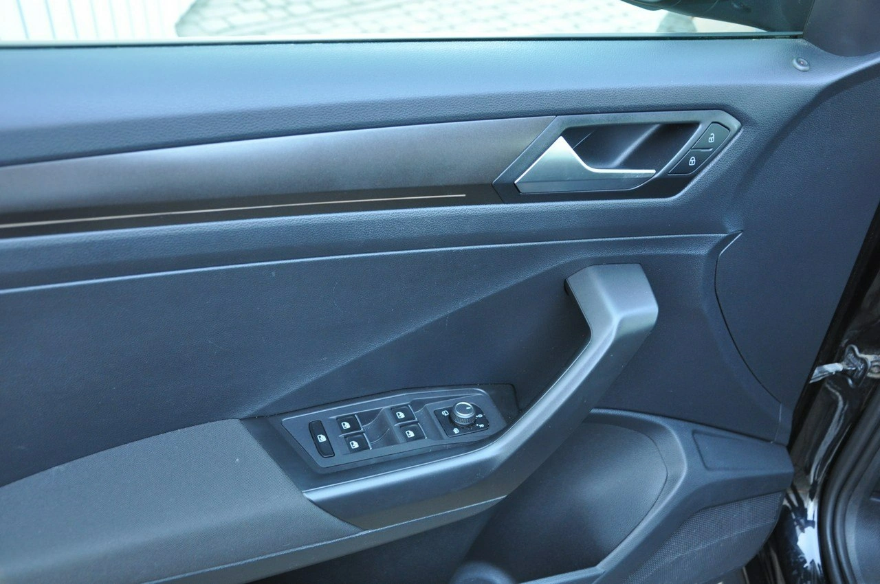 Volkswagen T-Roc - Zdjęcie 10