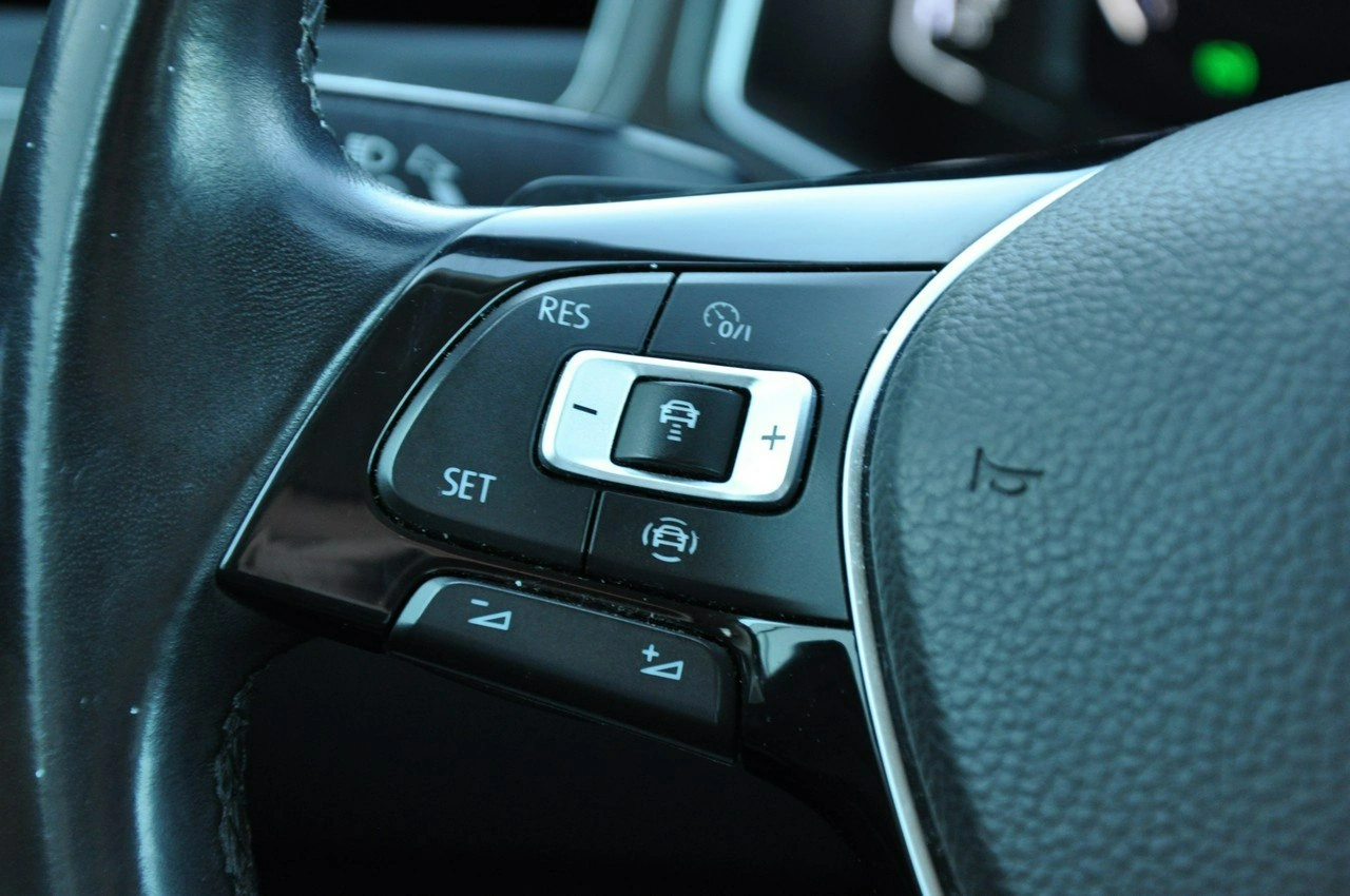 Volkswagen T-Roc - Zdjęcie 14