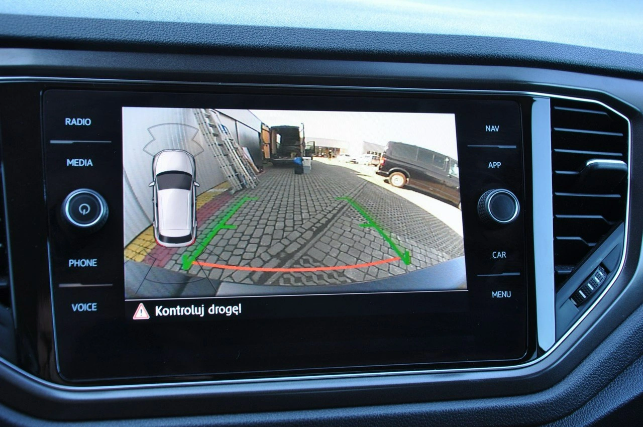 Volkswagen T-Roc - Zdjęcie 17