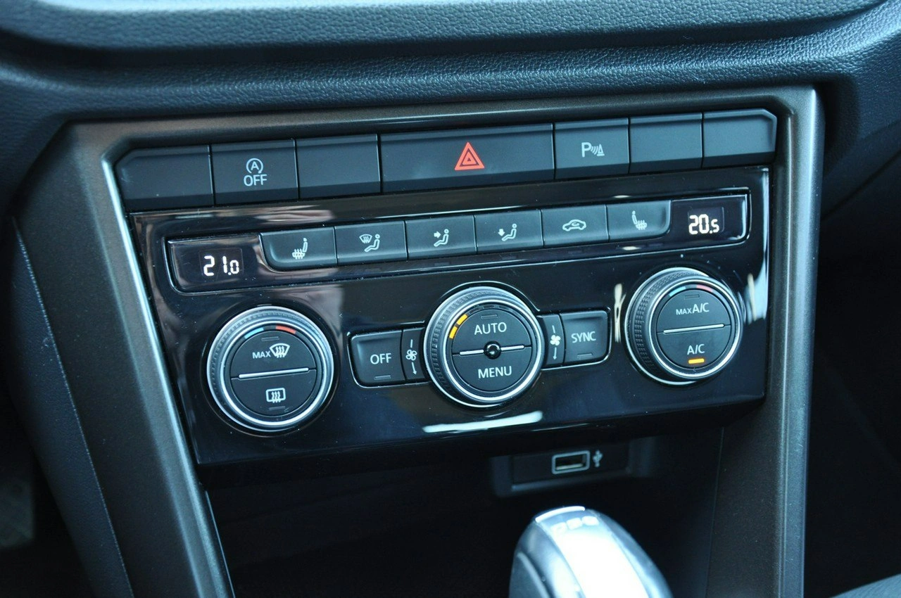 Volkswagen T-Roc - Zdjęcie 20