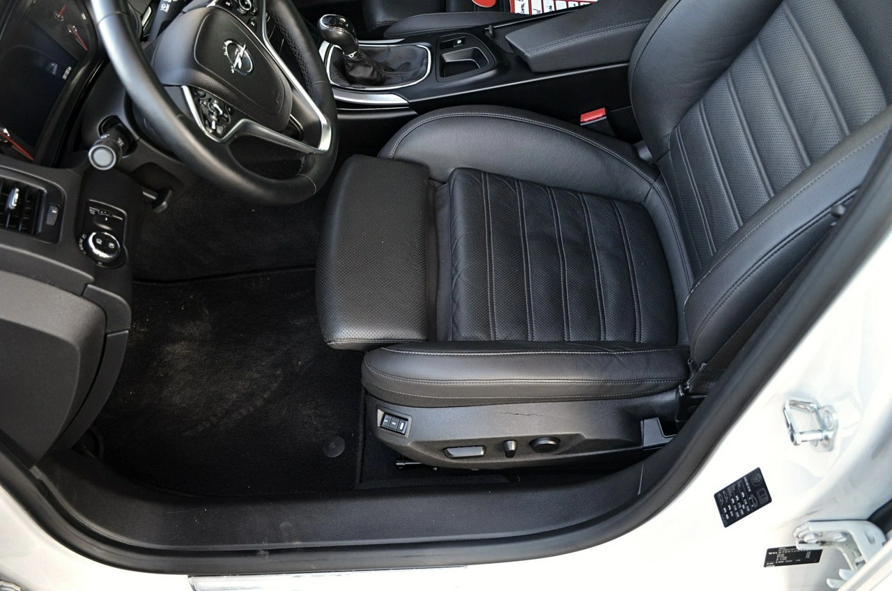 Opel Insignia - Zdjęcie 12