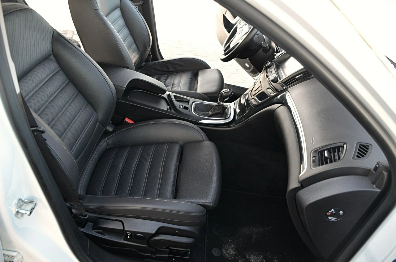 Opel Insignia - Zdjęcie 17