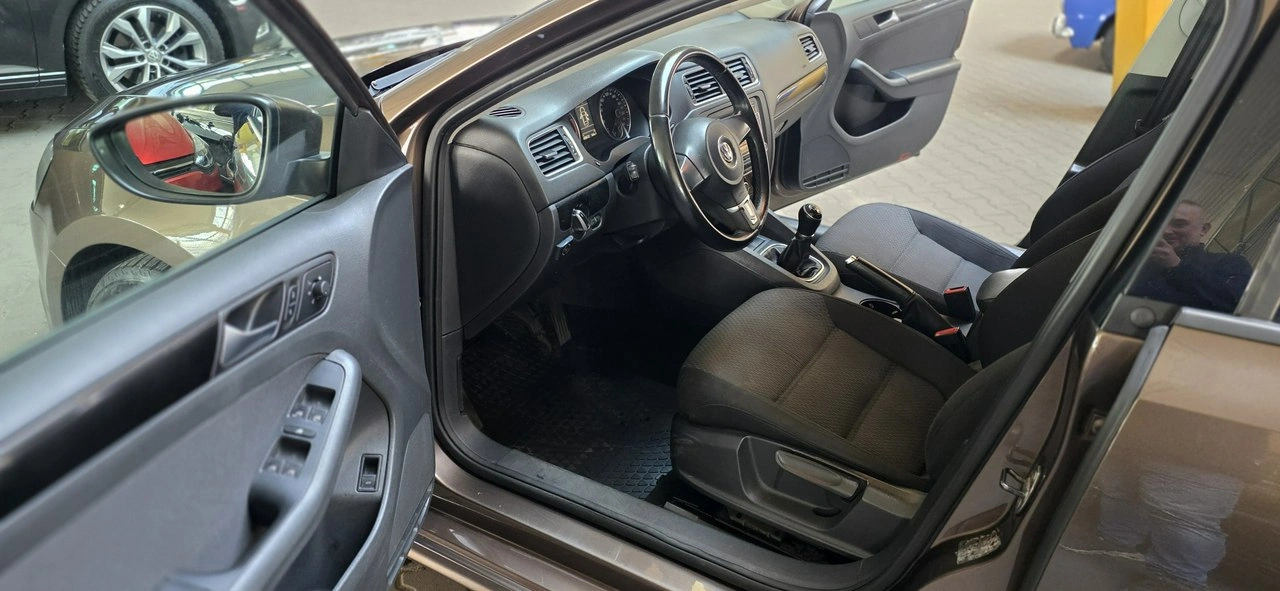 Volkswagen Jetta - Zdjęcie 9