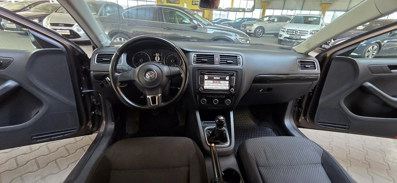 Volkswagen Jetta - Zdjęcie 11