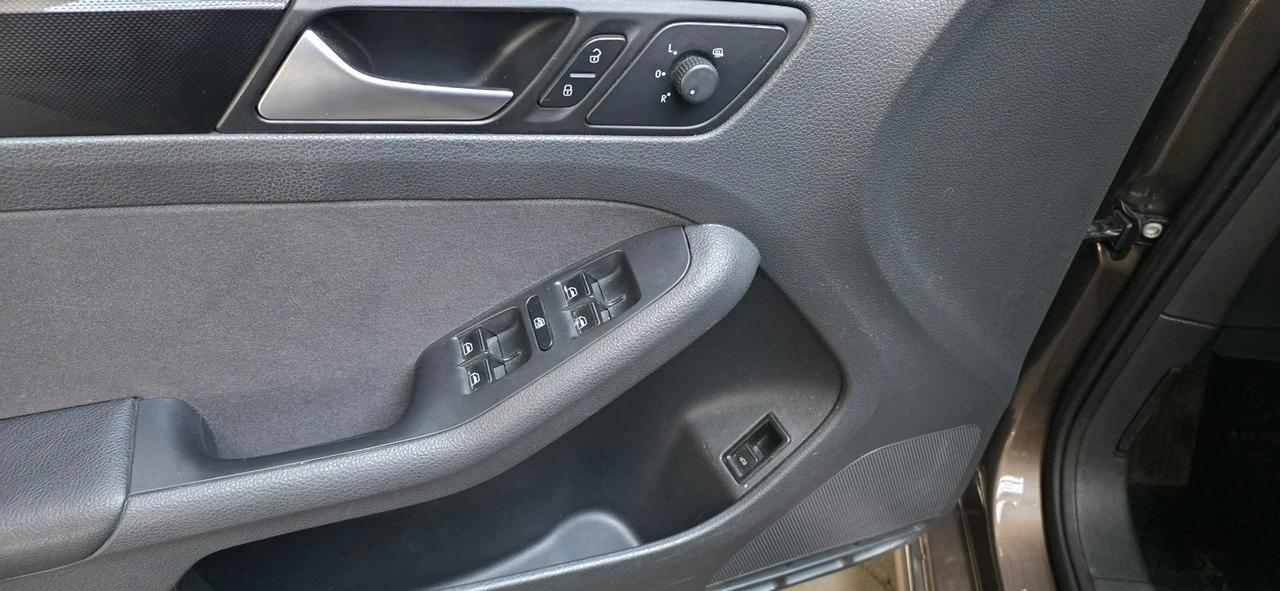 Volkswagen Jetta - Zdjęcie 15