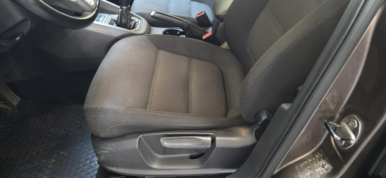 Volkswagen Jetta - Zdjęcie 16