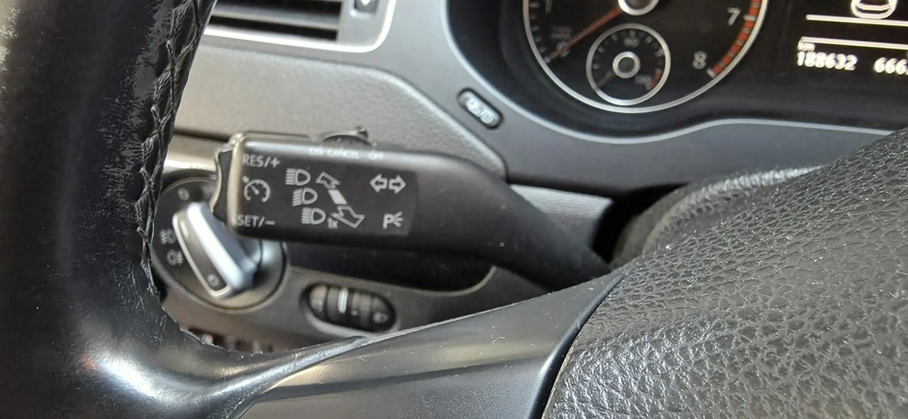 Volkswagen Jetta - Zdjęcie 19