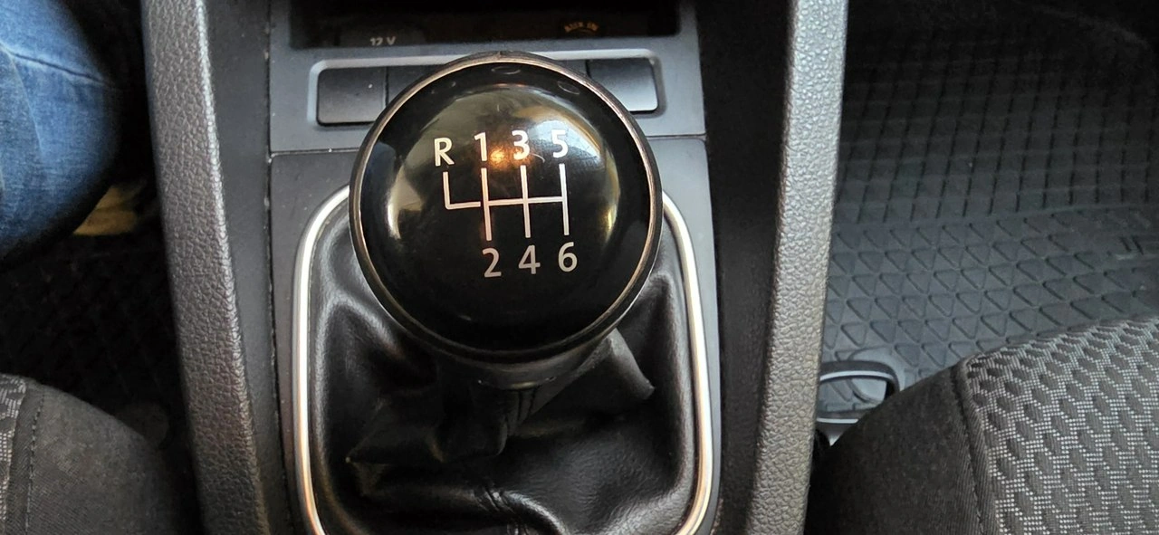 Volkswagen Jetta - Zdjęcie 22