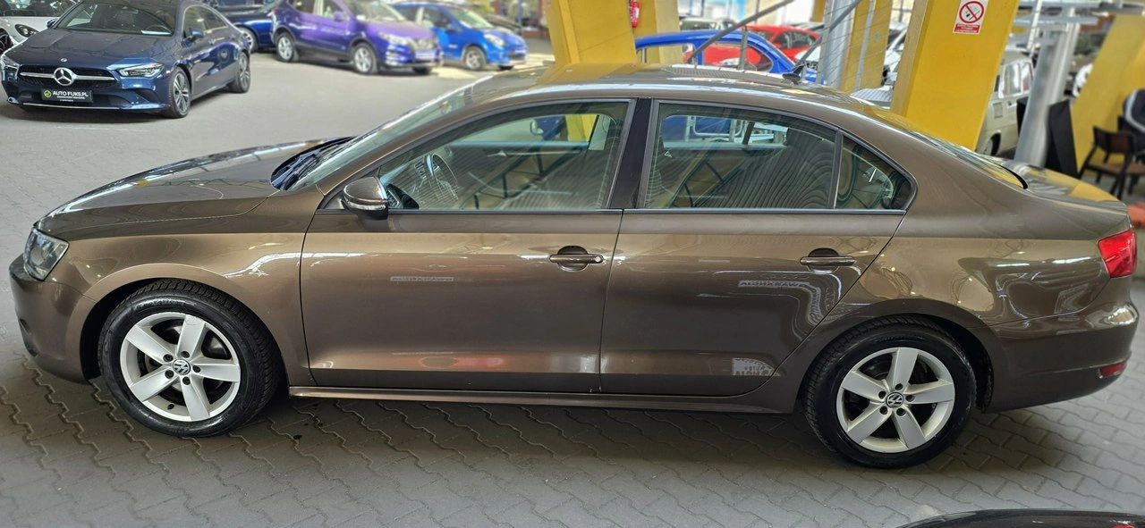 Volkswagen Jetta - Zdjęcie 4