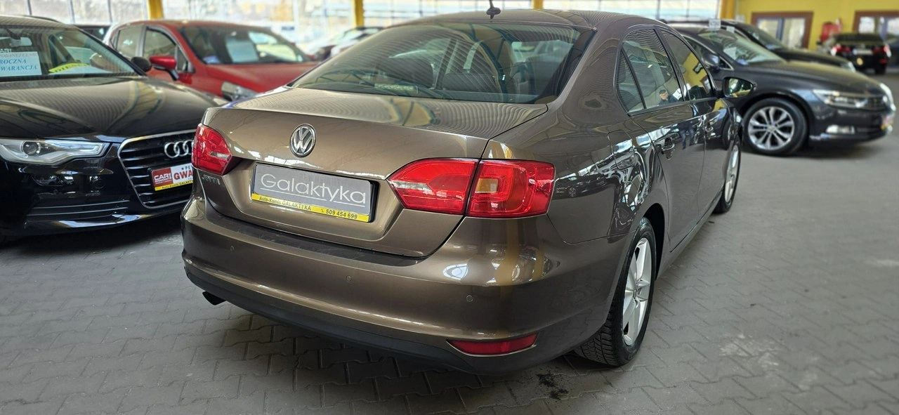 Volkswagen Jetta - Zdjęcie 7