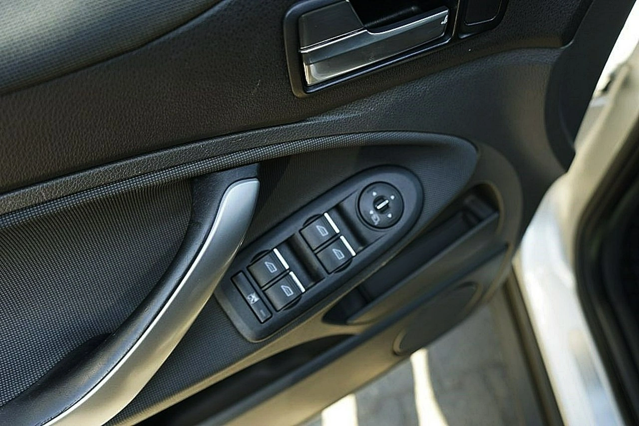 Ford Kuga - Zdjęcie 15