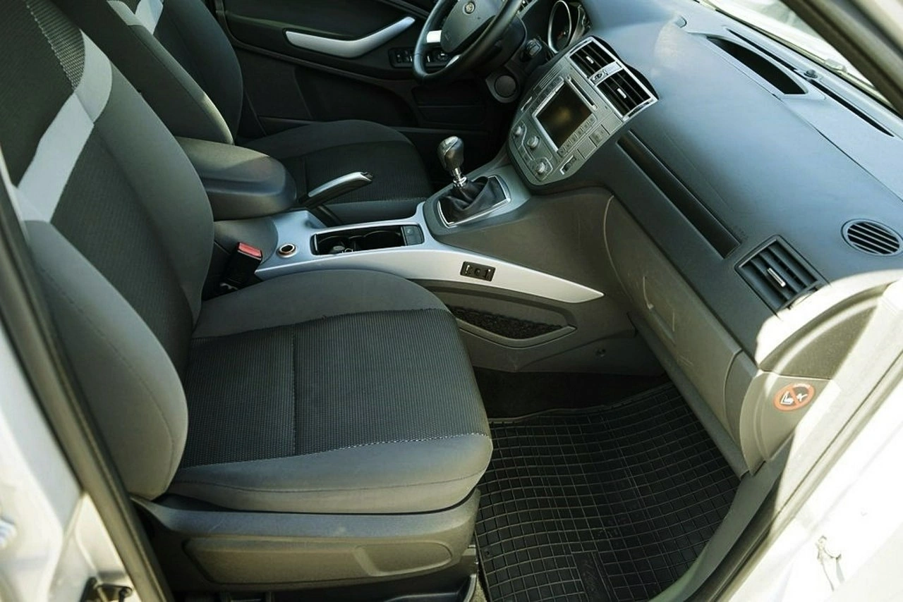 Ford Kuga - Zdjęcie 17