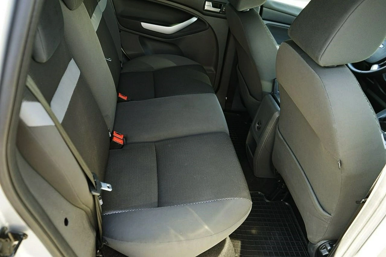 Ford Kuga - Zdjęcie 22