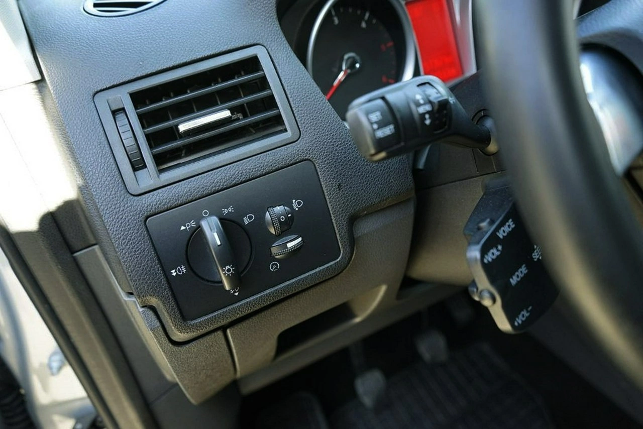 Ford Kuga - Zdjęcie 23