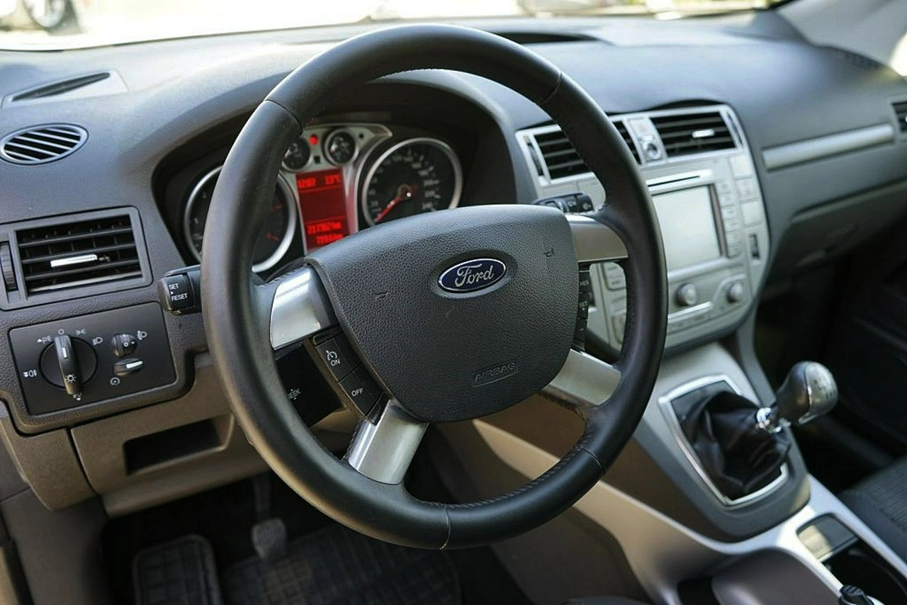 Ford Kuga - Zdjęcie 24