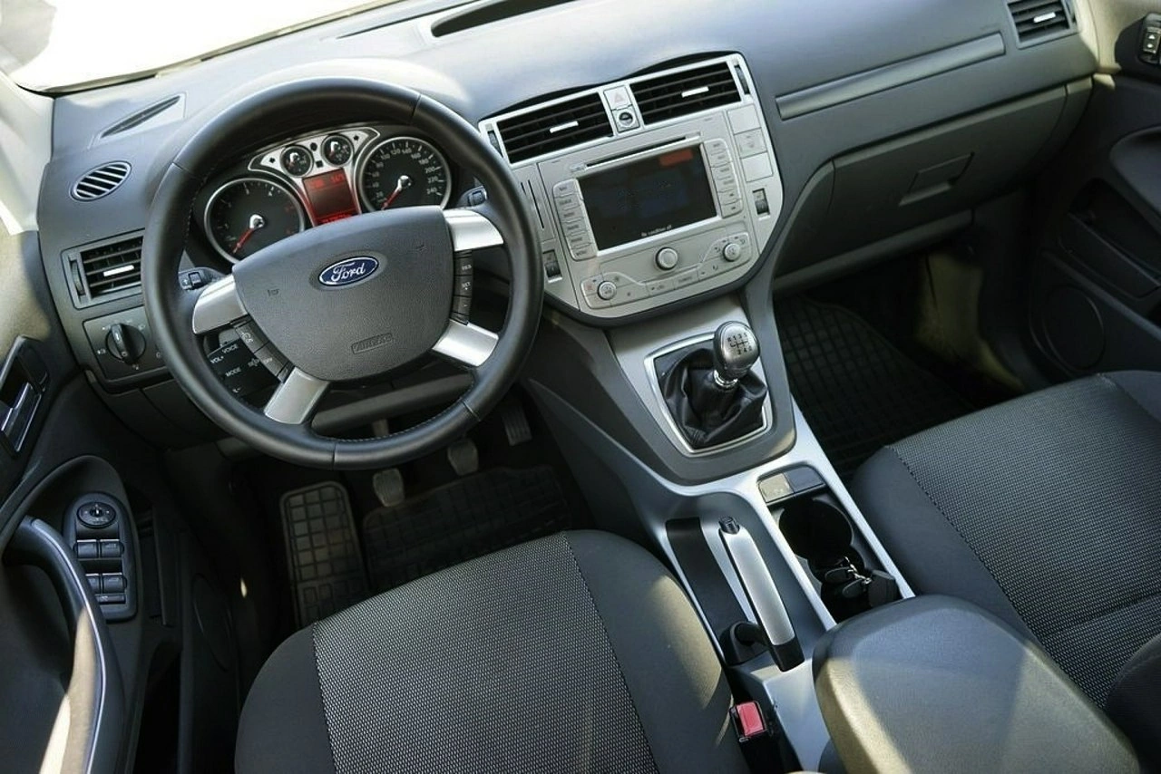 Ford Kuga - Zdjęcie 25