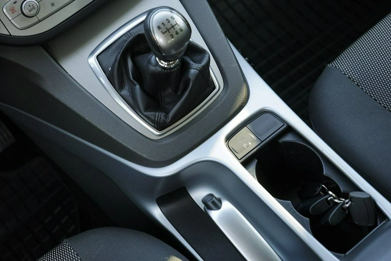 Ford Kuga - Zdjęcie 27