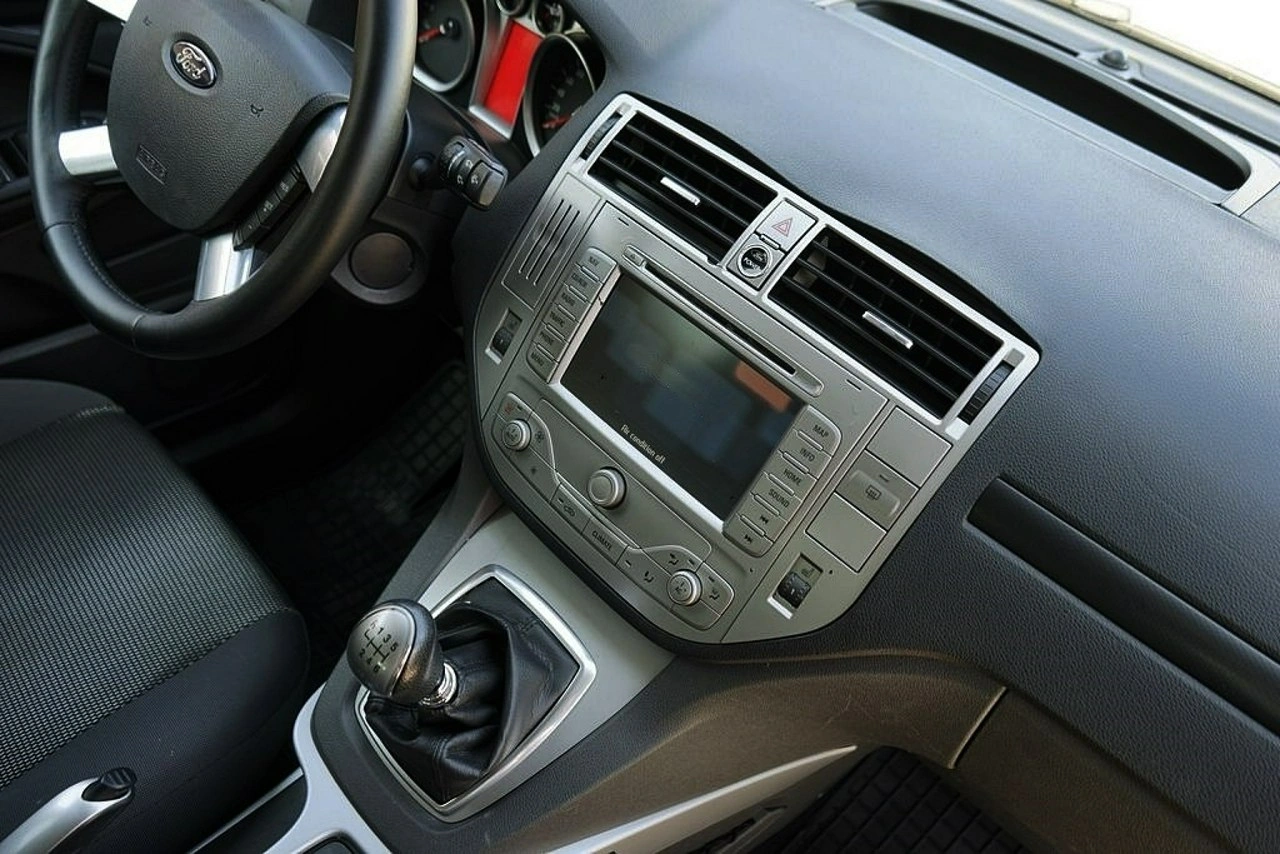 Ford Kuga - Zdjęcie 28