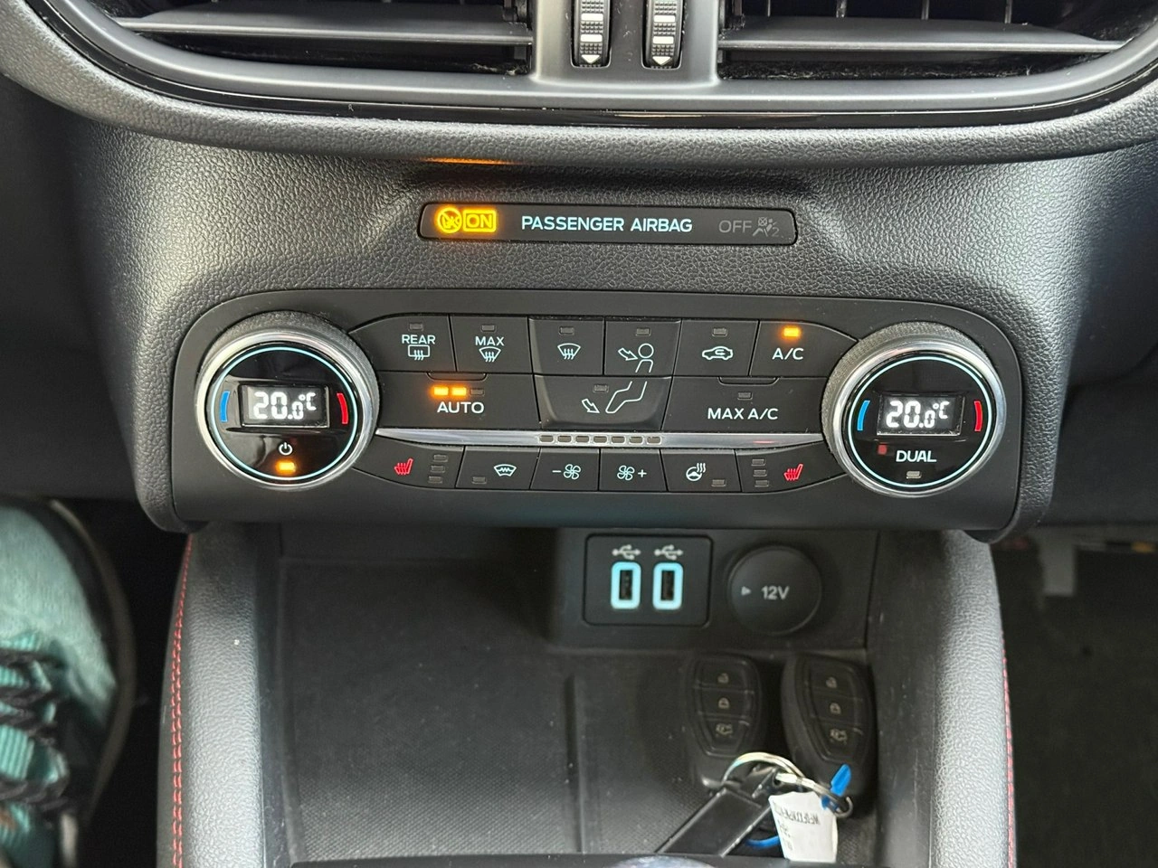 Ford Kuga - Zdjęcie 27