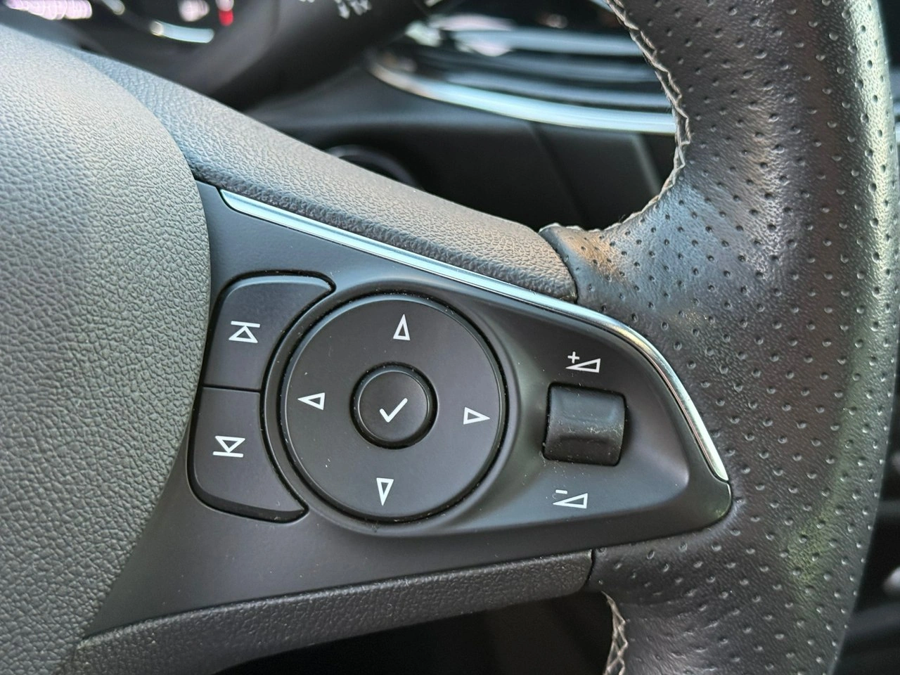 Opel Insignia - Zdjęcie 25