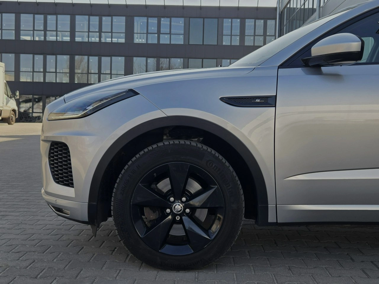 Jaguar E-Pace - Zdjęcie 9
