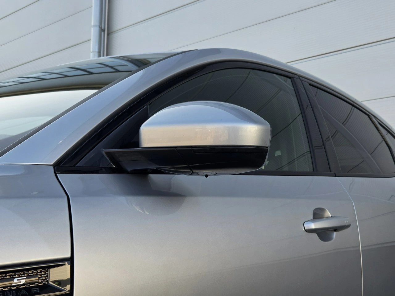 Jaguar E-Pace - Zdjęcie 11