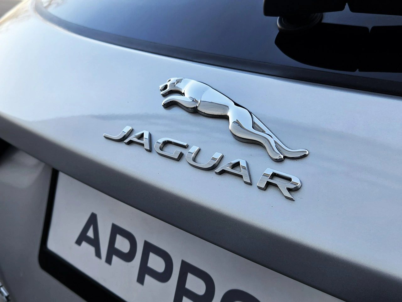 Jaguar E-Pace - Zdjęcie 13