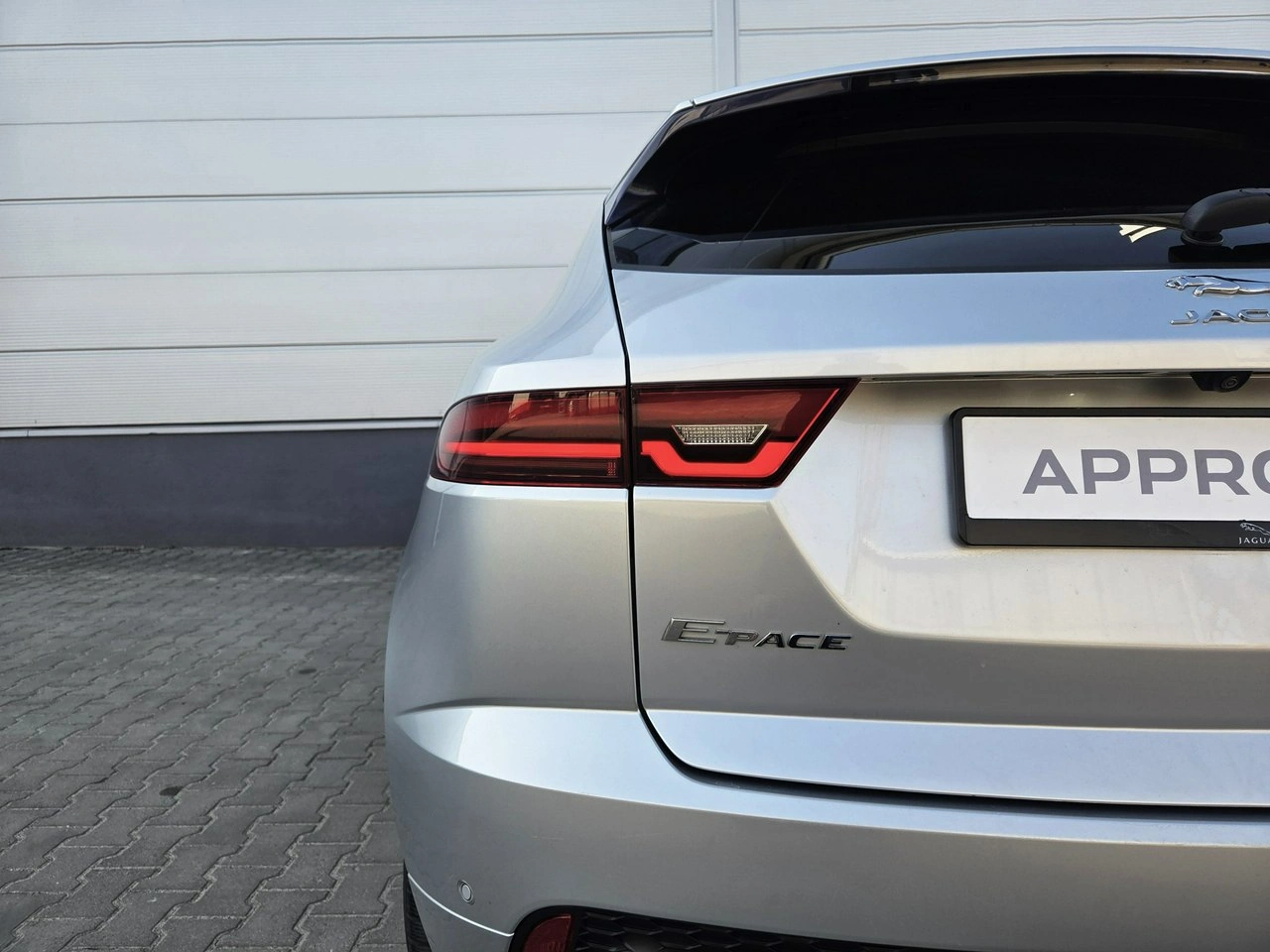 Jaguar E-Pace - Zdjęcie 19