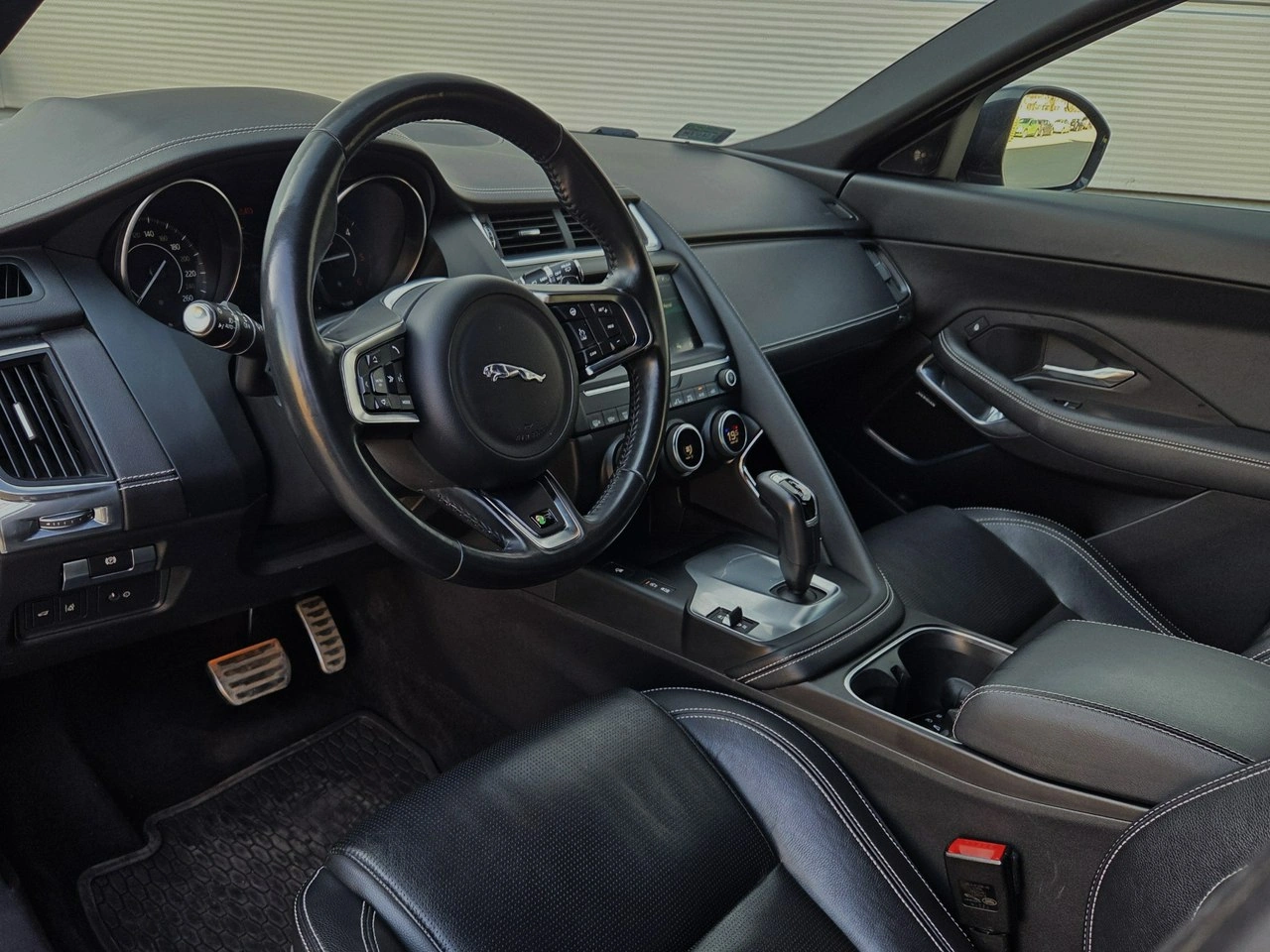 Jaguar E-Pace - Zdjęcie 22