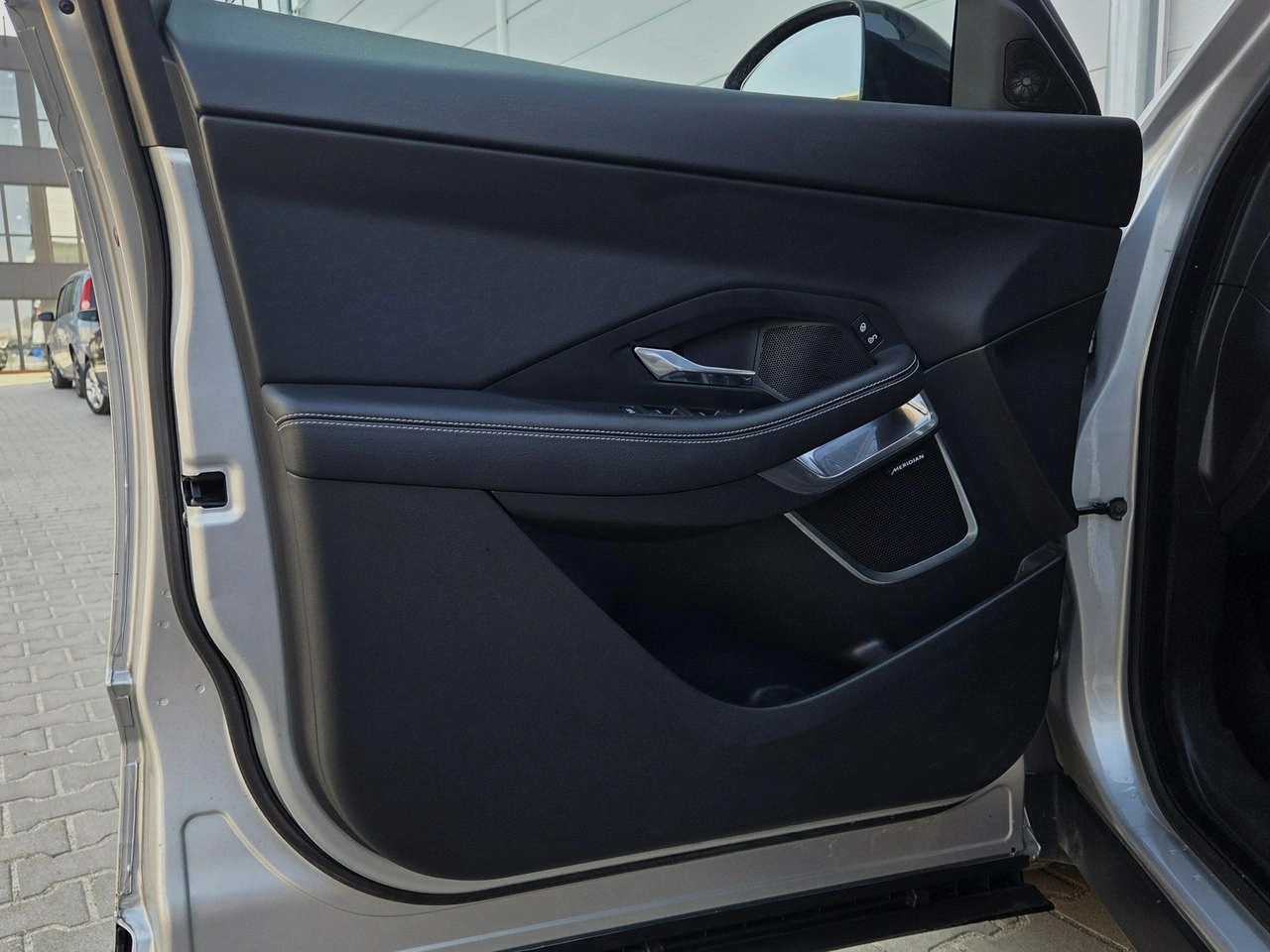 Jaguar E-Pace - Zdjęcie 19