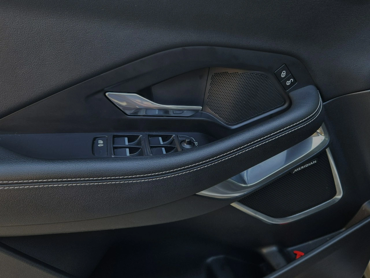 Jaguar E-Pace - Zdjęcie 20