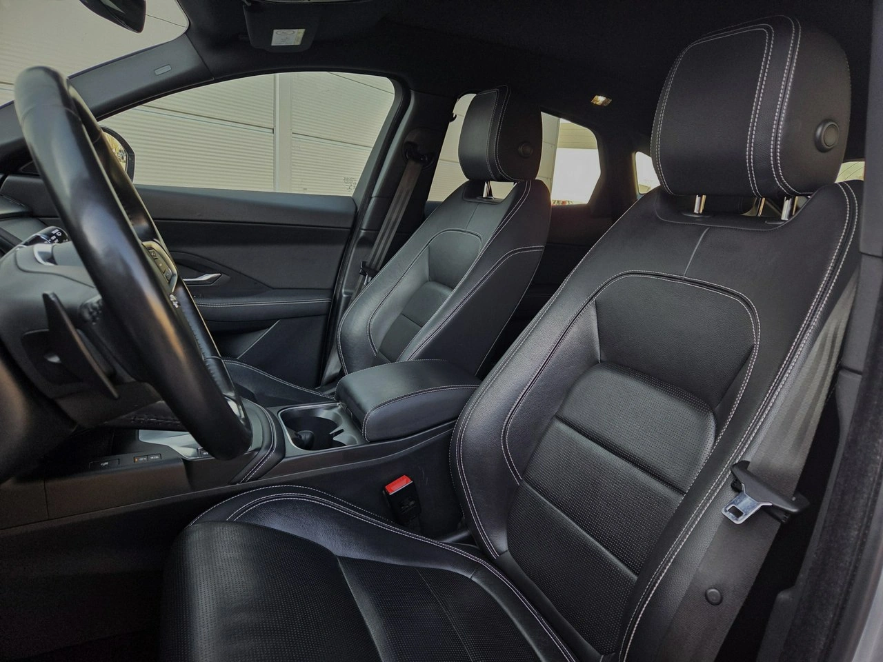 Jaguar E-Pace - Zdjęcie 21