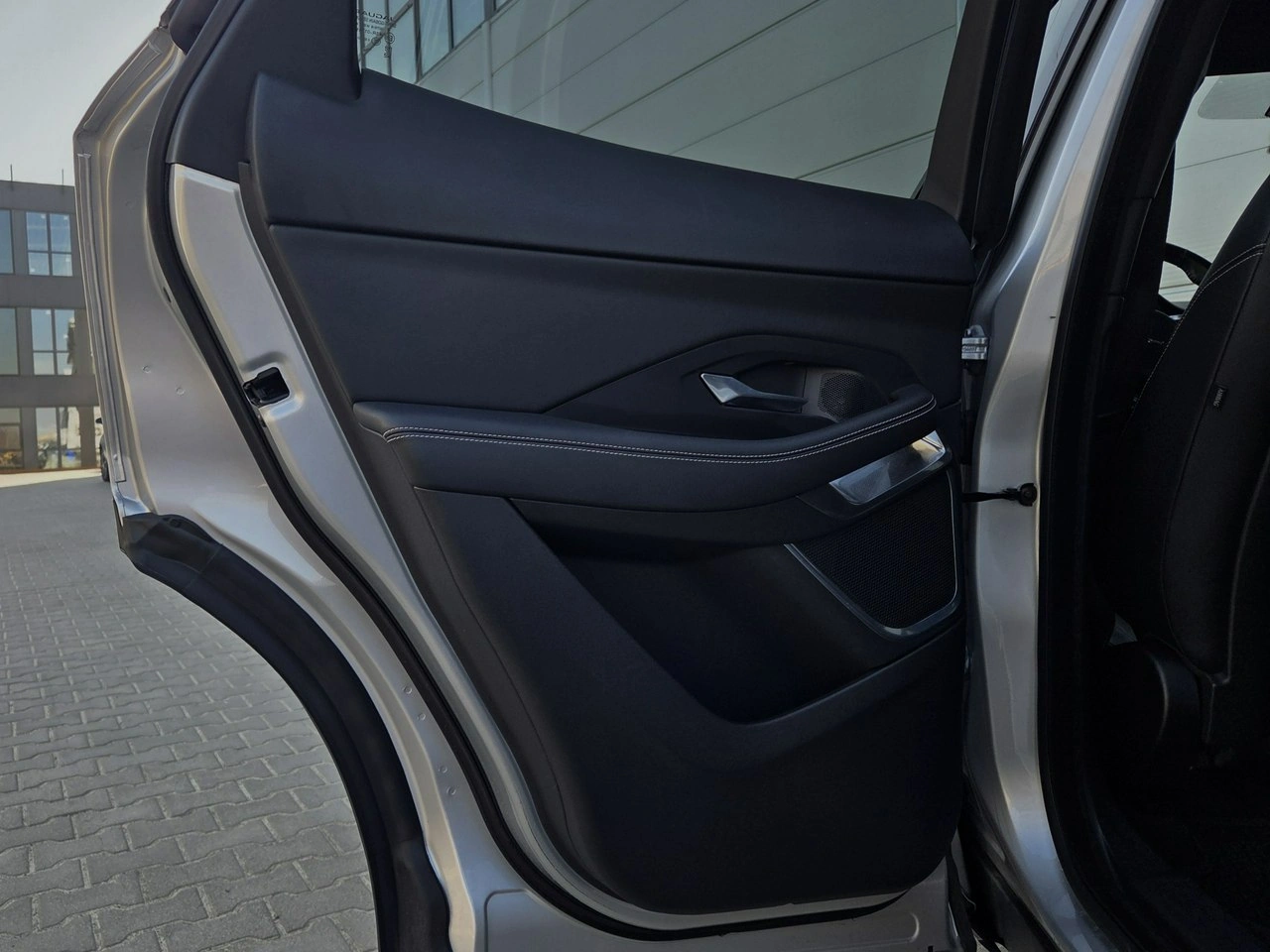 Jaguar E-Pace - Zdjęcie 24