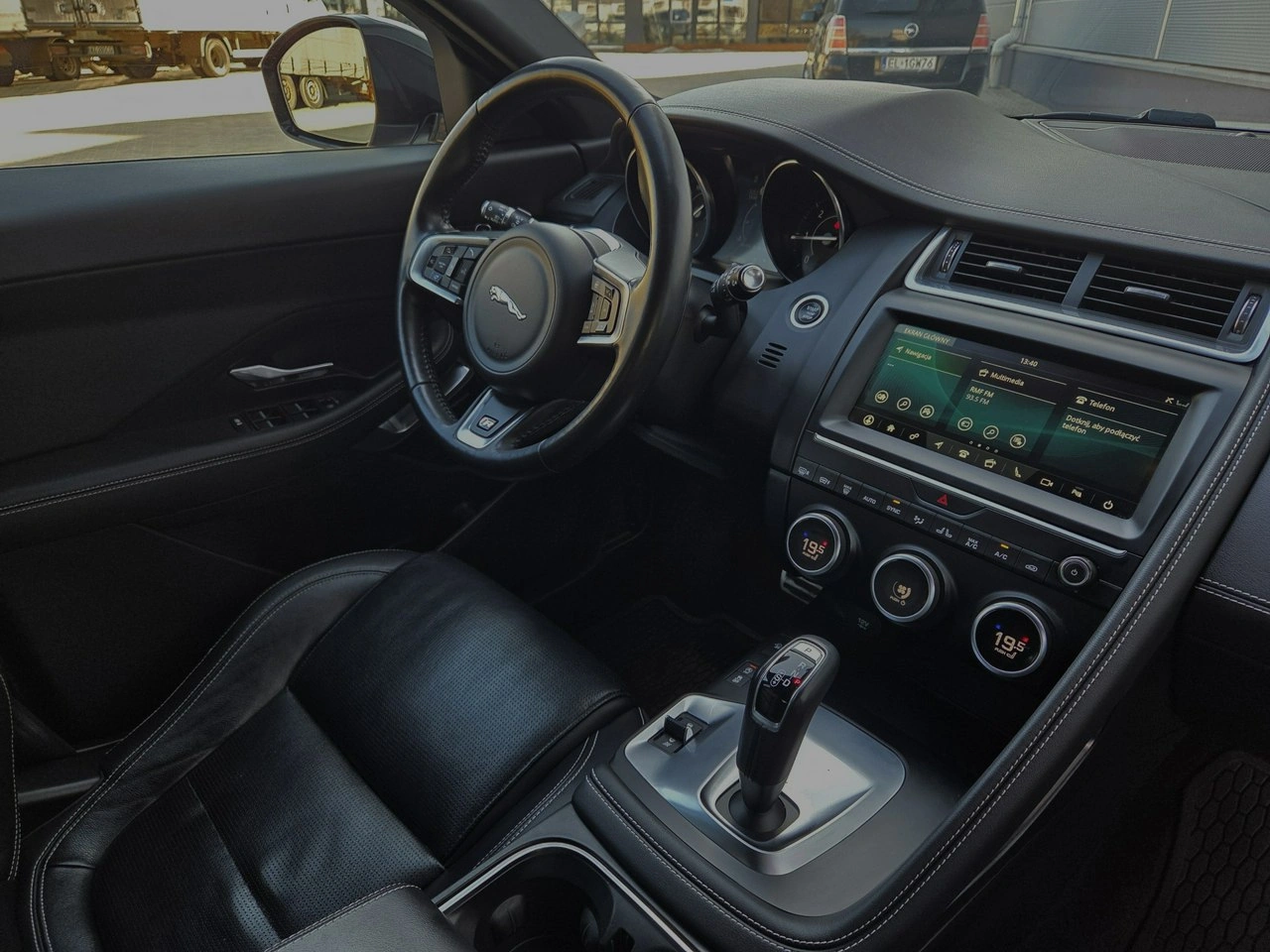 Jaguar E-Pace - Zdjęcie 30