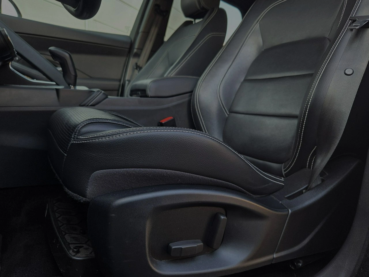 Jaguar E-Pace - Zdjęcie 26