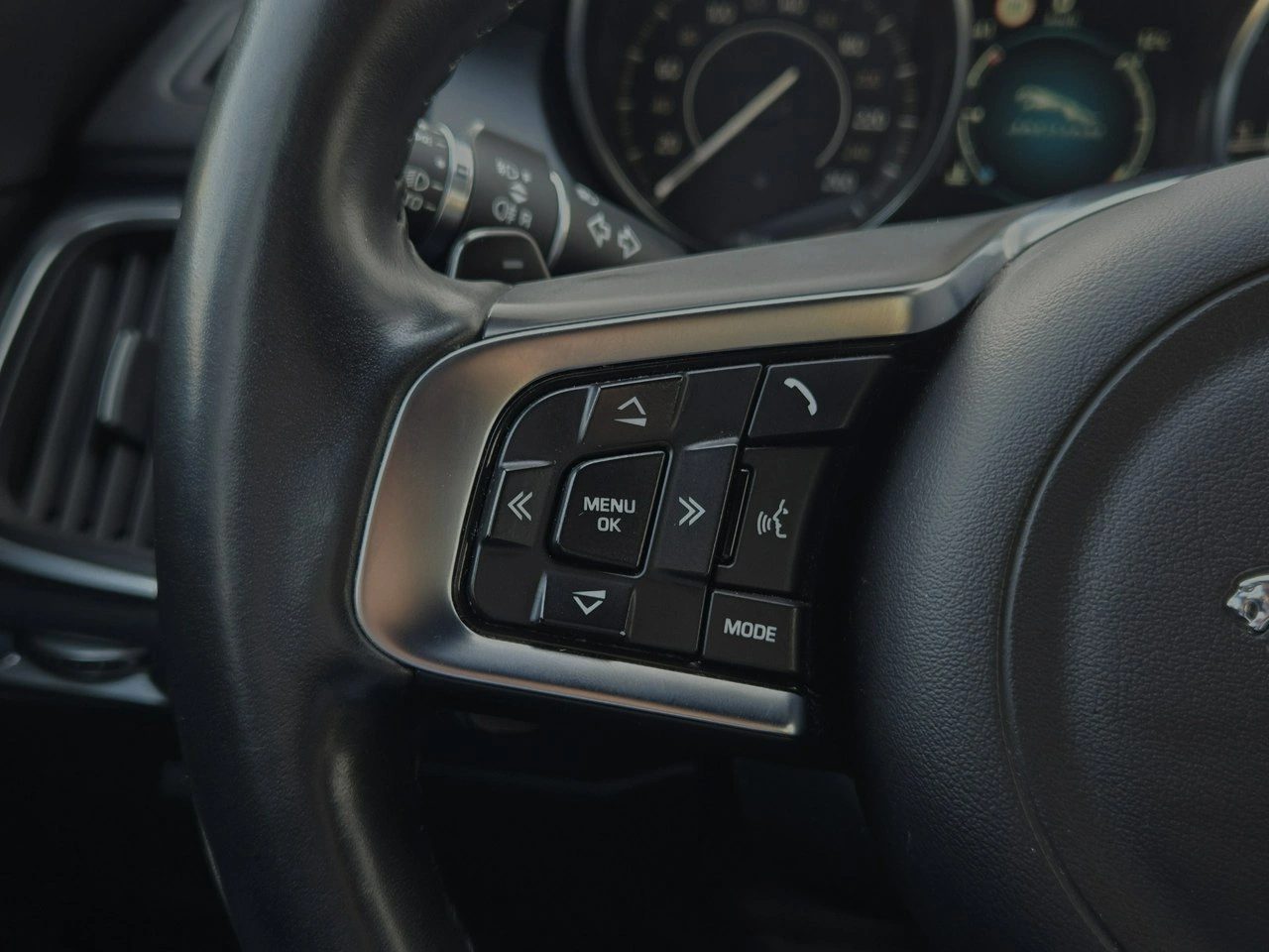 Jaguar E-Pace - Zdjęcie 35