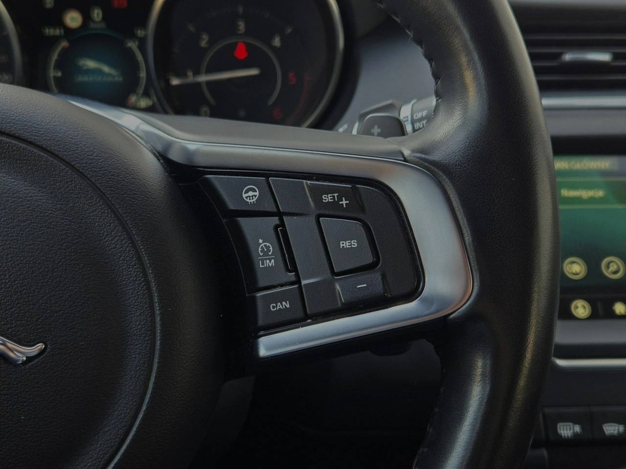 Jaguar E-Pace - Zdjęcie 37