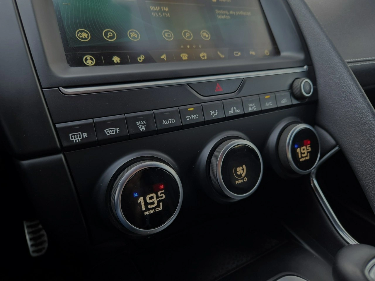 Jaguar E-Pace - Zdjęcie 40