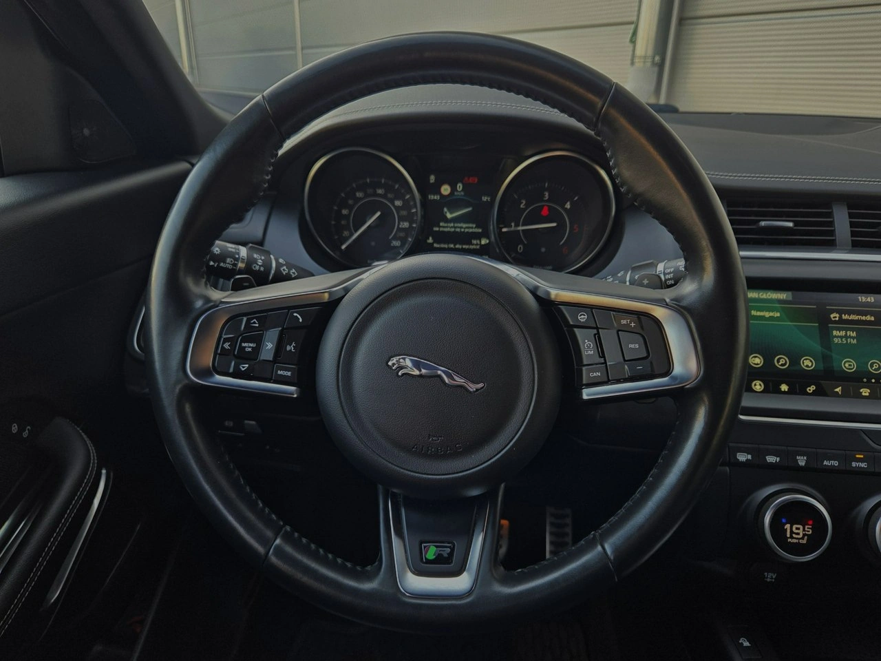 Jaguar E-Pace - Zdjęcie 28