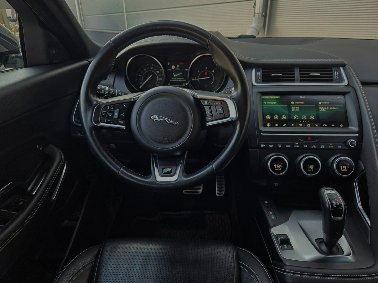 Jaguar E-Pace - Zdjęcie 46