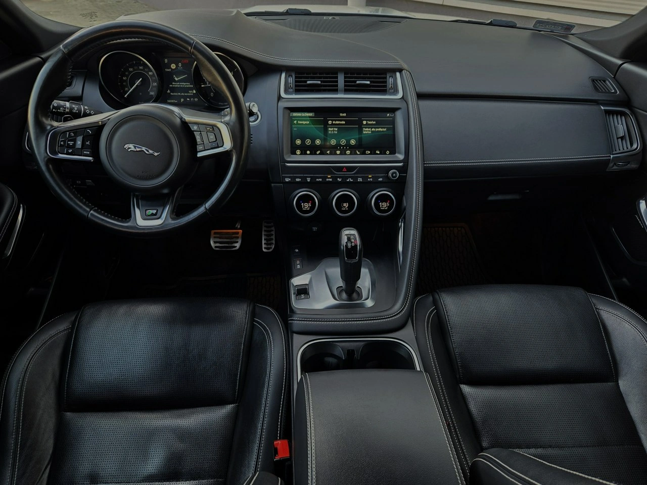 Jaguar E-Pace - Zdjęcie 47