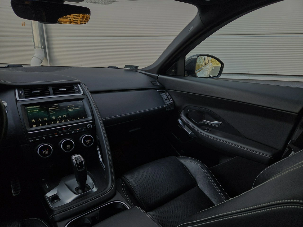 Jaguar E-Pace - Zdjęcie 48