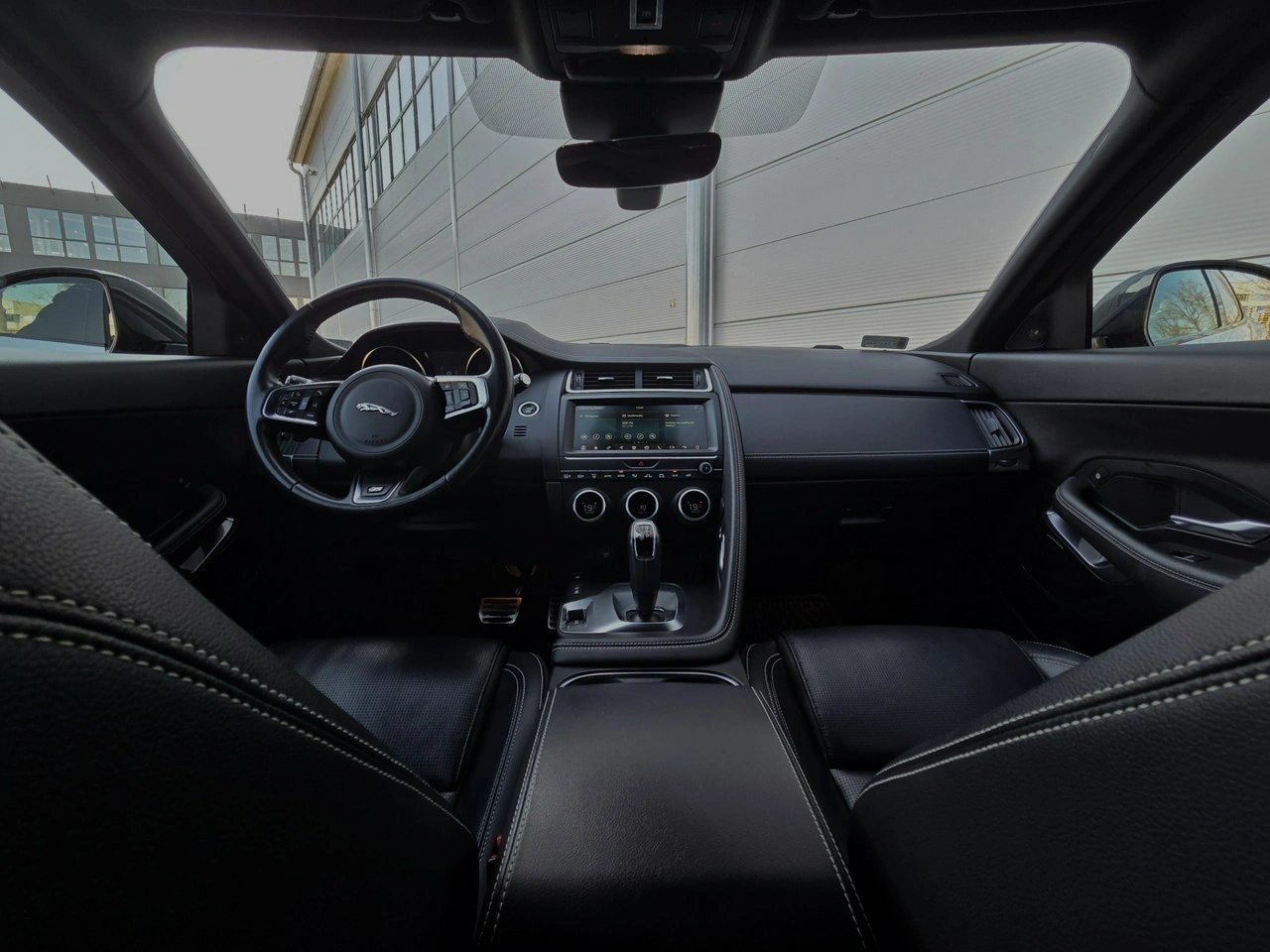 Jaguar E-Pace - Zdjęcie 55