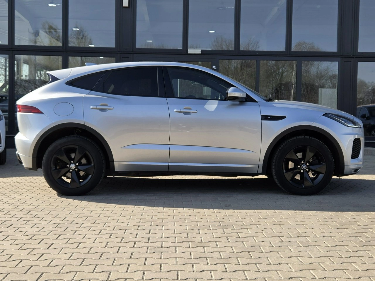 Jaguar E-Pace - Zdjęcie 8
