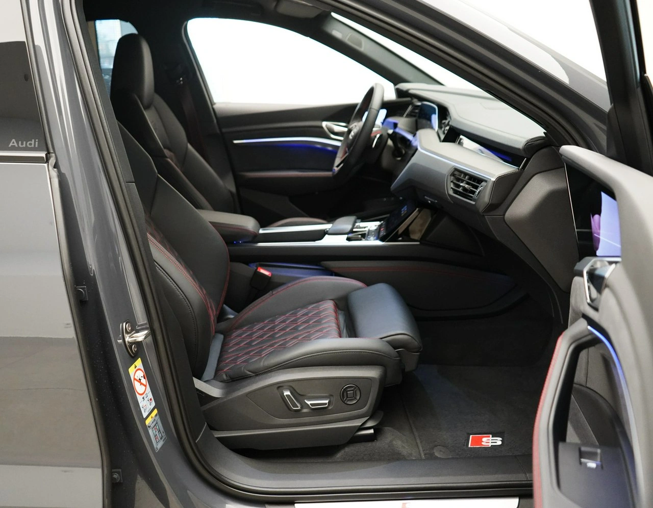 Audi SQ8 e-tron - Zdjęcie 18