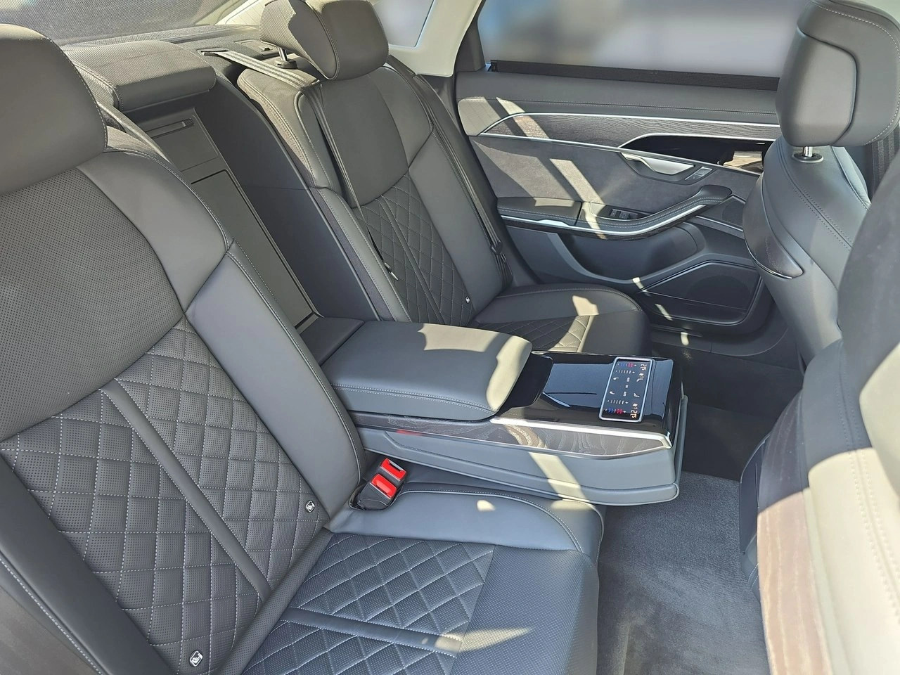 Audi A8 - Zdjęcie 10