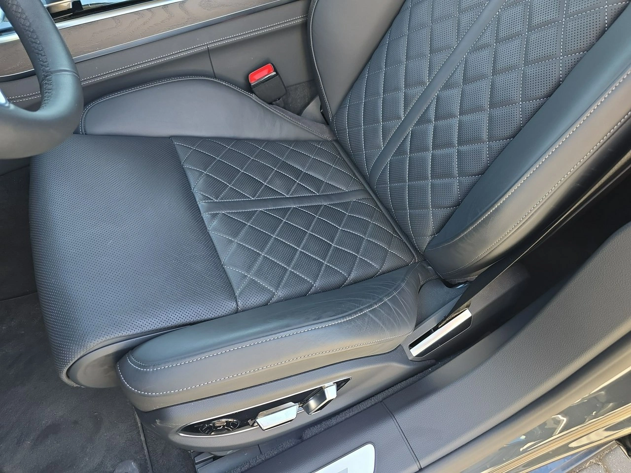 Audi A8 - Zdjęcie 11